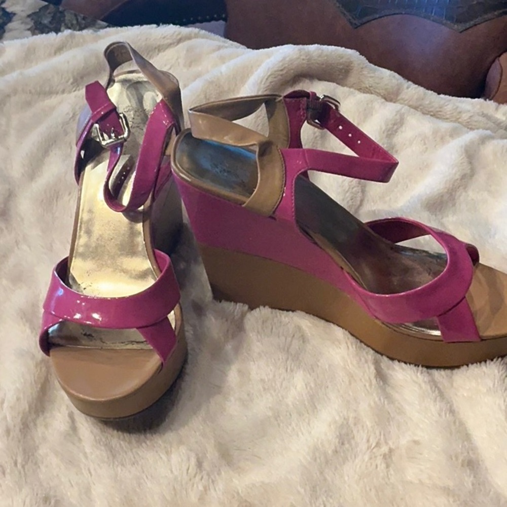 Nine West Fuchsia Patent Platform Sandals - Picture 2 of 4